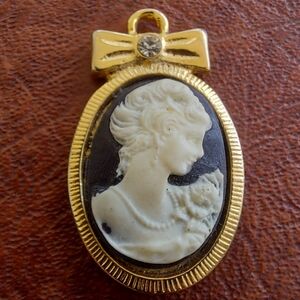 Victorian Revival Lady Profile Cameo Charm/Pendant Gold Tone Clear Gem